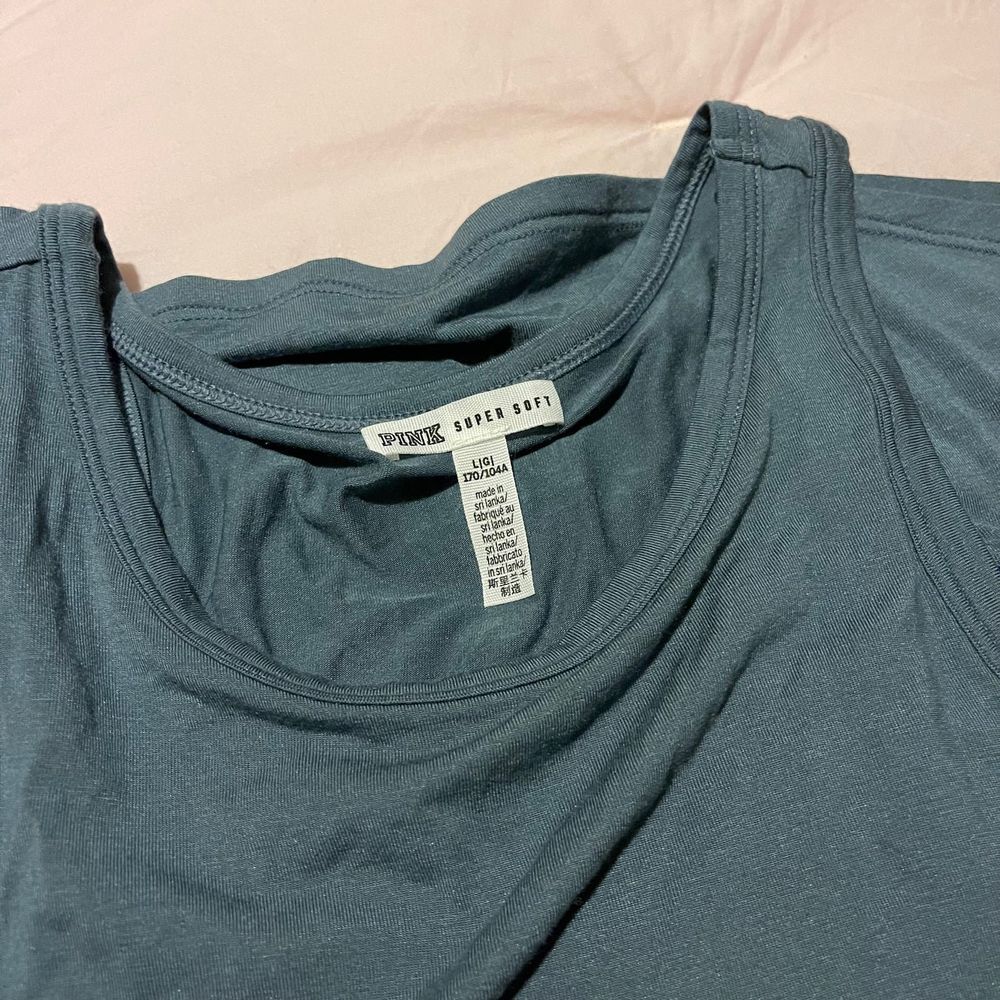 LIKE NEW VS PINK LONDON TANK - Picture 3 of 3